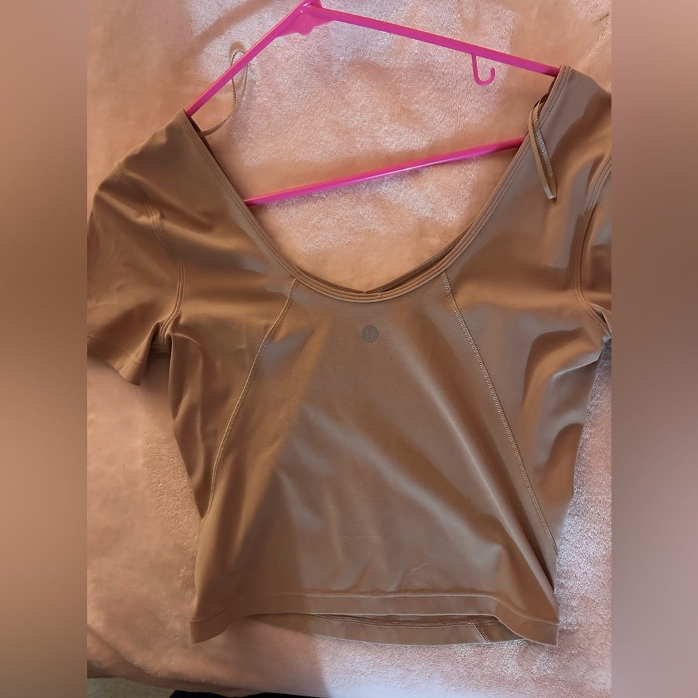lululemon active top:)